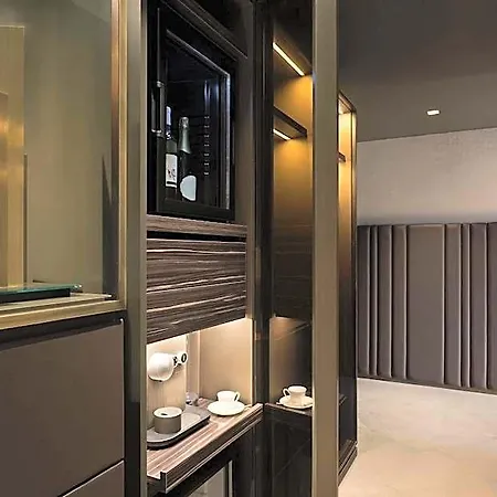 The Pantheon Iconic Hotel, Autograph Collection Hotel 5*